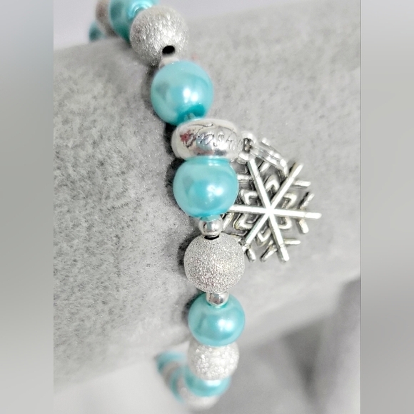 Hand Crafted Ice Blue and Sparkly Silver beaded Snowflake Charm Bracelet - Picture 1 of 6